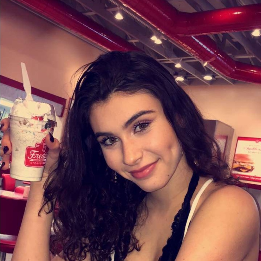 Meet your Posher, Jade